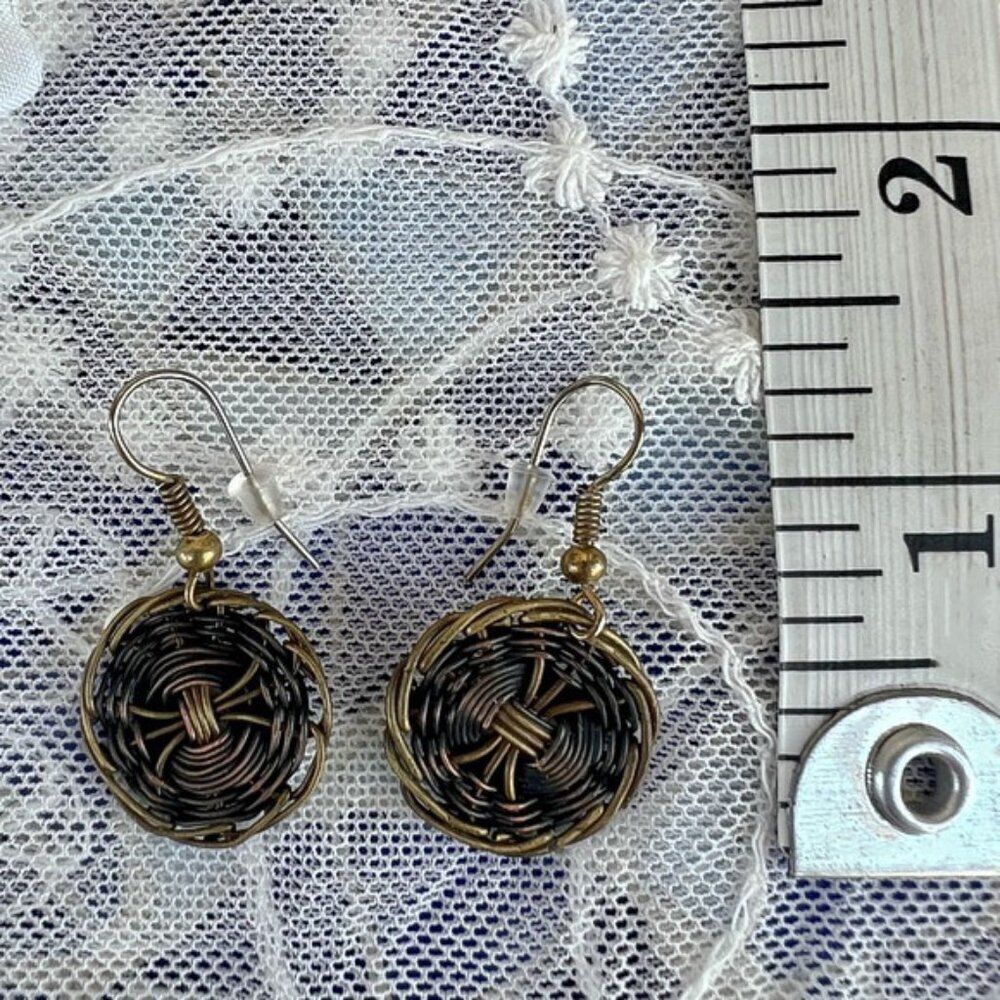 Cute Basketweave Earrings - Picture 4 of 5